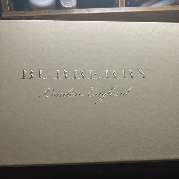 Women’s Burberry sneakers - Picture 6 of 7